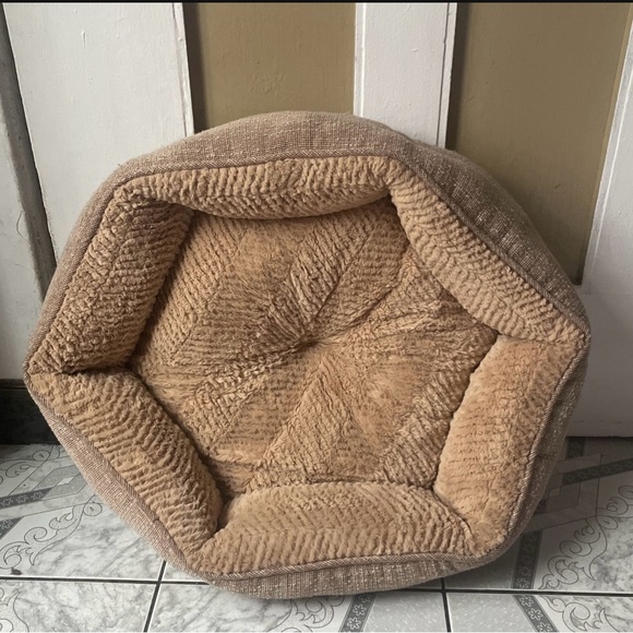 Cozy Tan Pet Bed looks New - Picture 3 of 6
